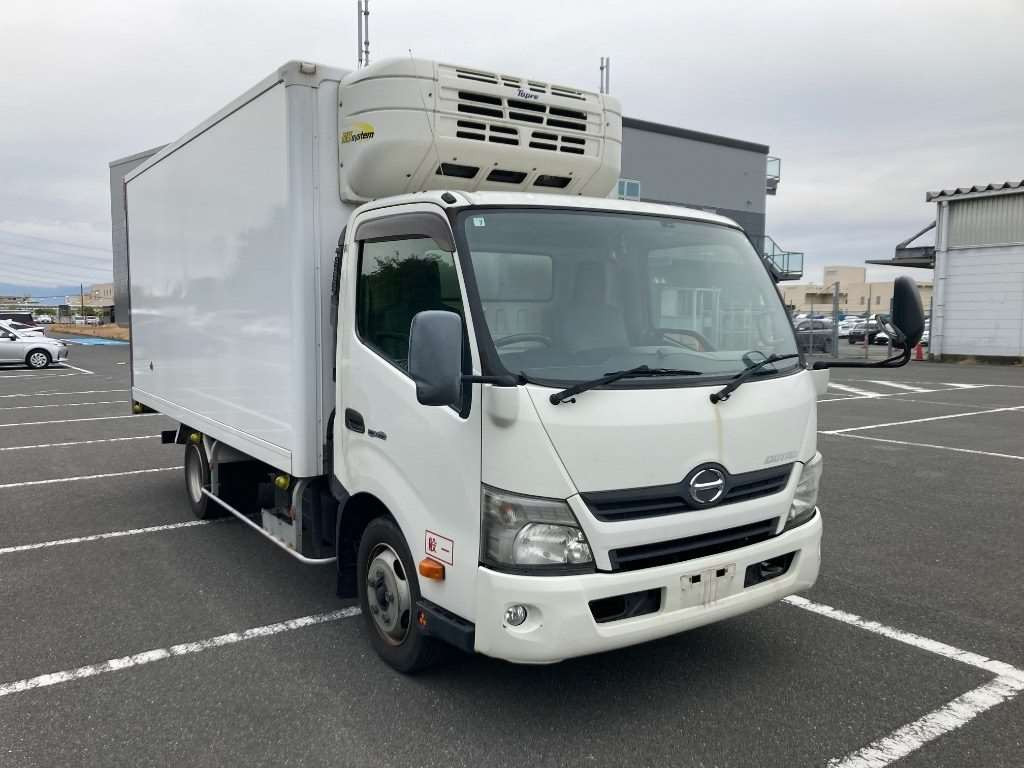 2014 Hino DUTRO XZU710M[2]