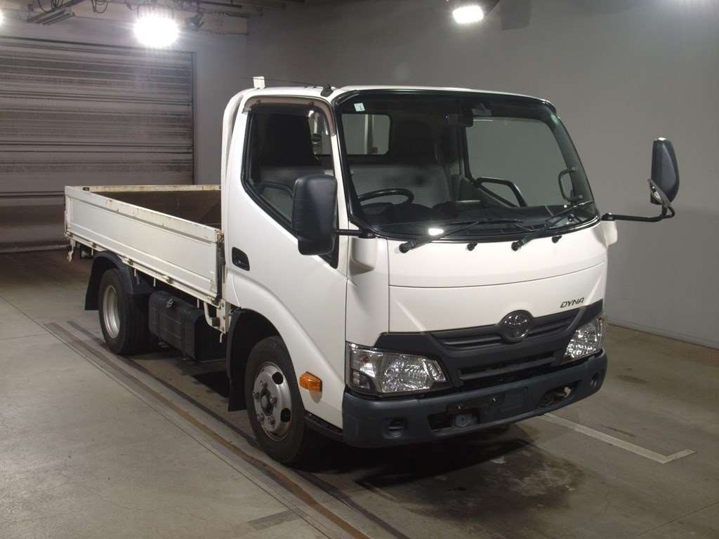 2018 Toyota Dyna Truck XZC605[2]