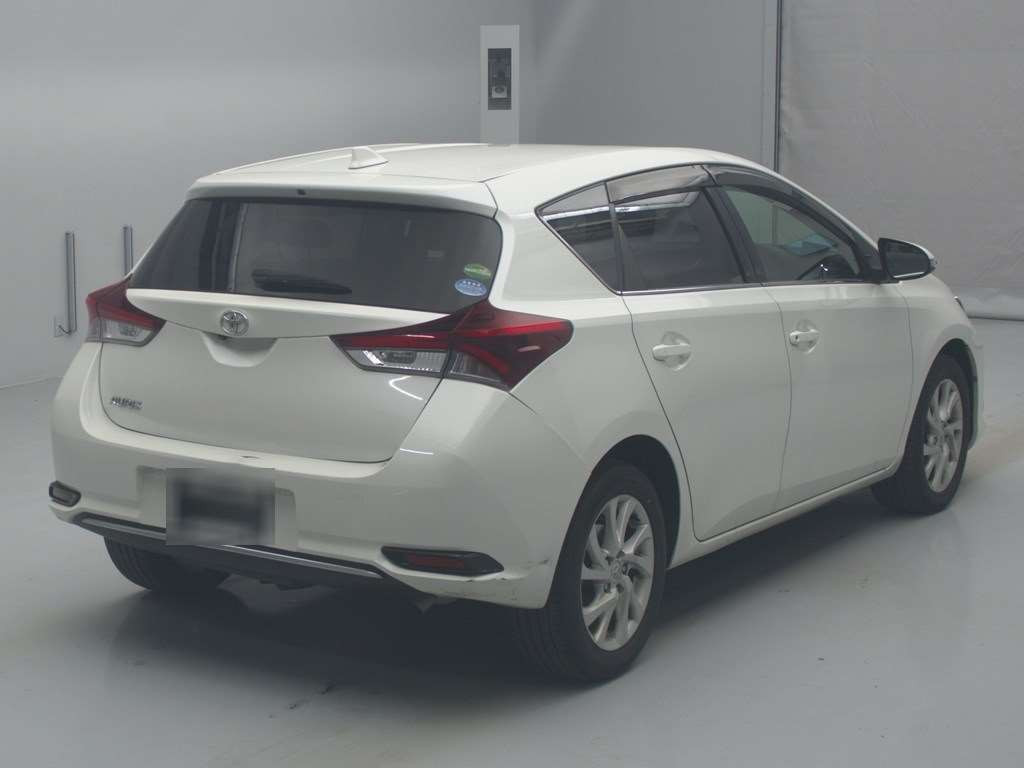 2016 Toyota Auris NZE181H[1]