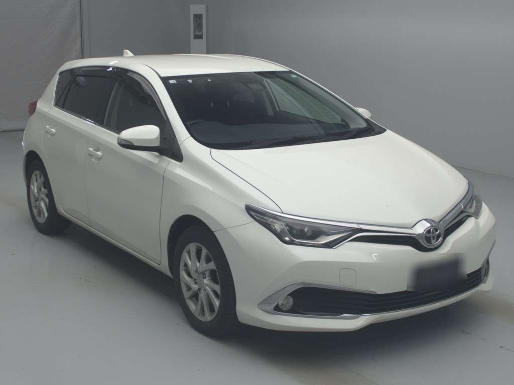 2016 Toyota Auris NZE181H[2]