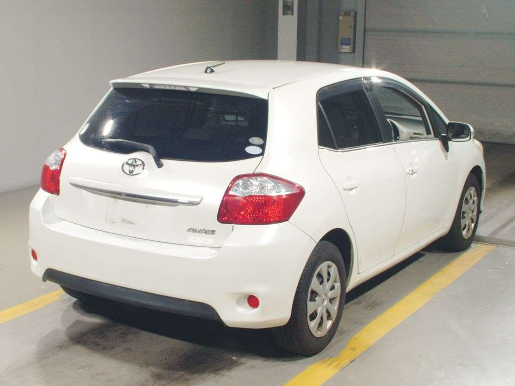 2009 Toyota Auris NZE151H[1]