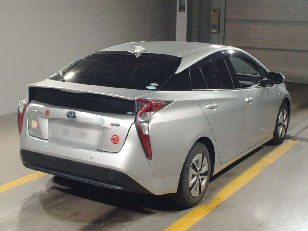 2016 Toyota Prius ZVW51[1]