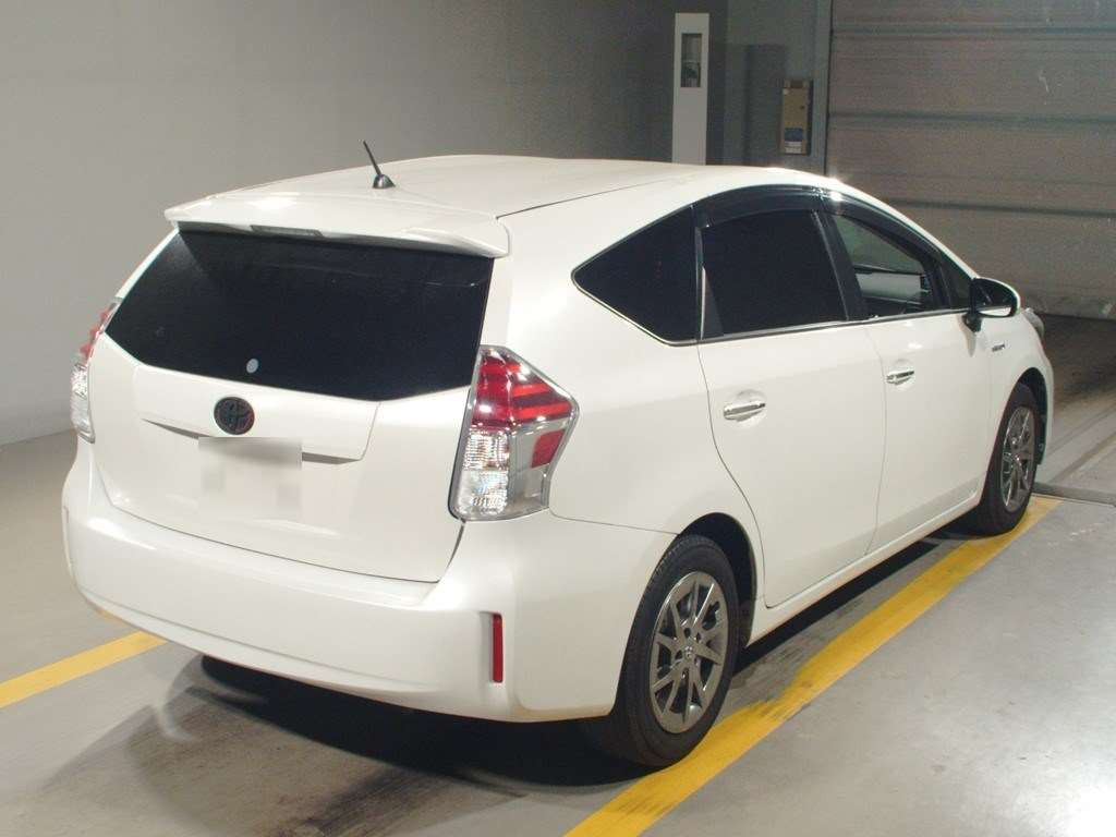 2017 Toyota Prius alpha ZVW41W[1]