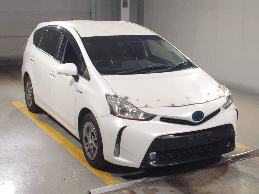 2017 Toyota Prius alpha ZVW41W[2]