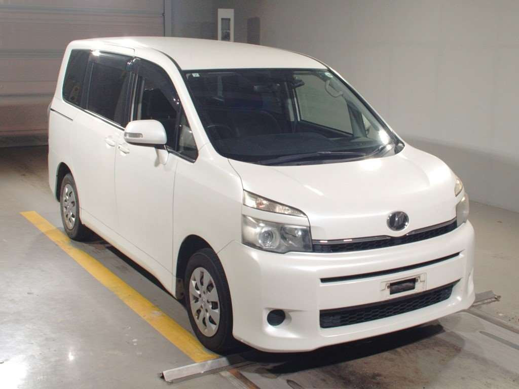 2013 Toyota Voxy ZRR70G[2]