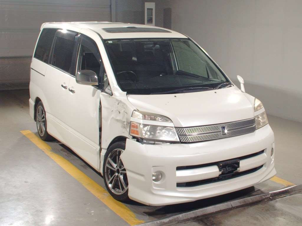 2007 Toyota Voxy AZR60G[2]