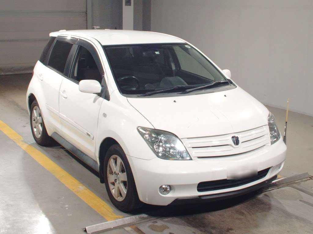 2004 Toyota IST NCP61[2]