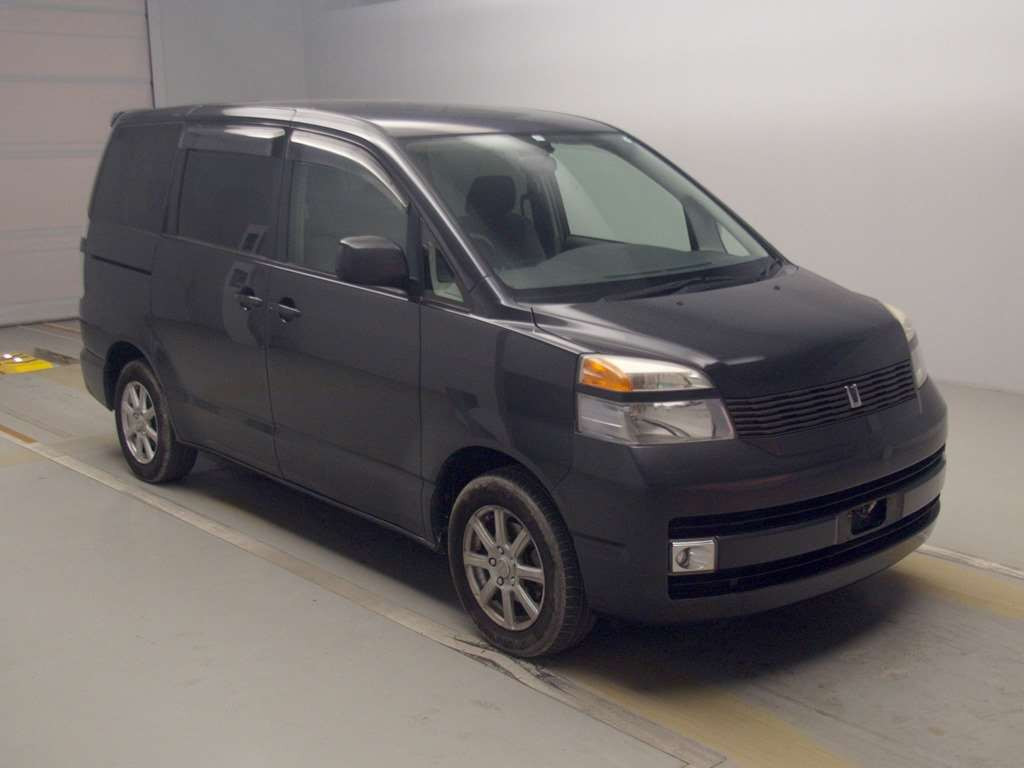 2003 Toyota Voxy AZR60G[2]