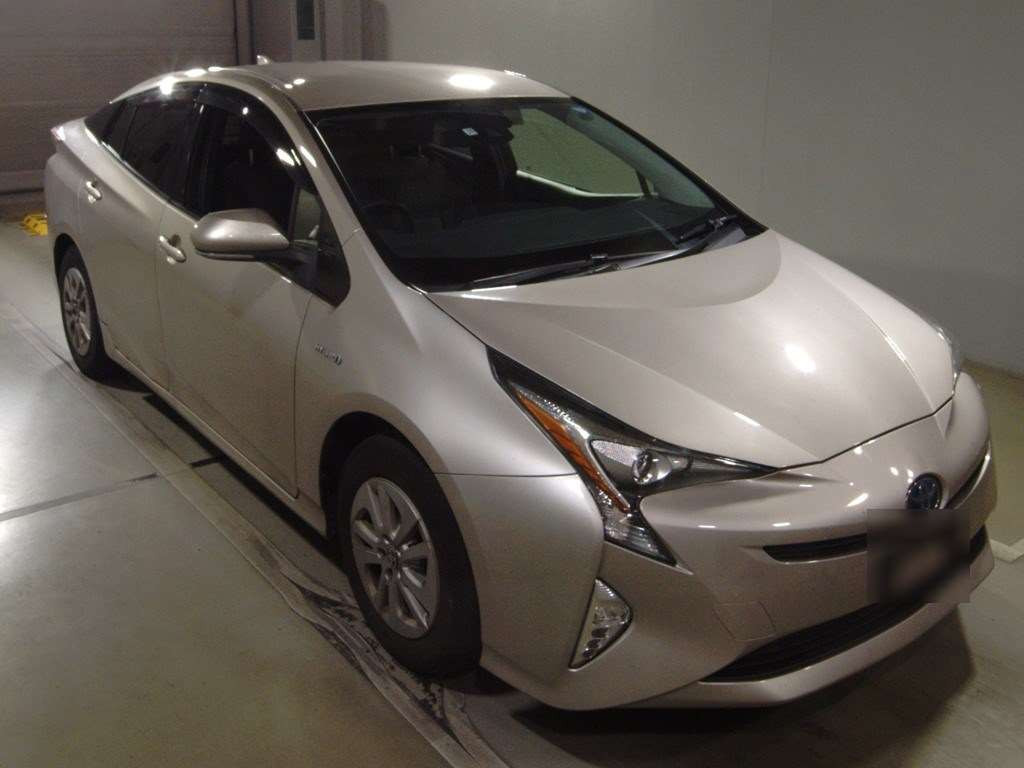 2017 Toyota Prius ZVW55[2]