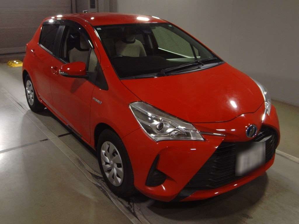 2017 Toyota Vitz NHP130[2]