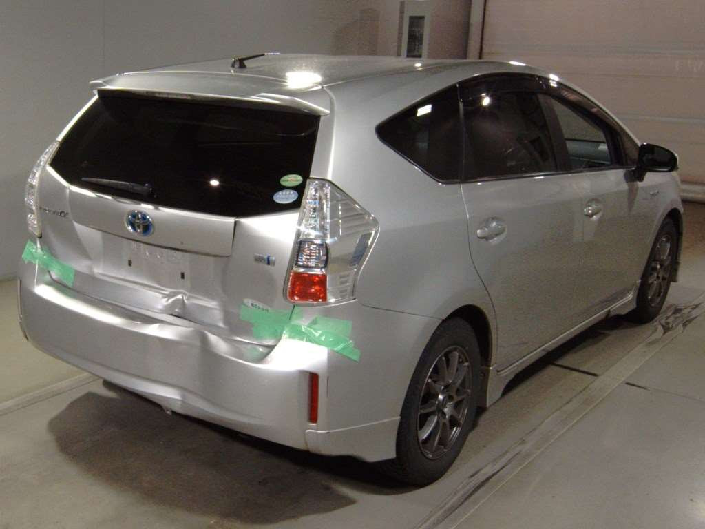 2012 Toyota Prius alpha ZVW41W[1]