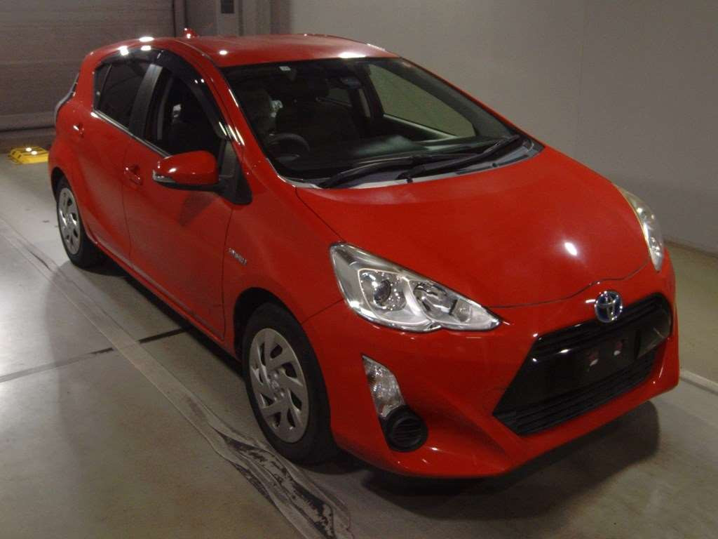 2015 Toyota Aqua NHP10[2]