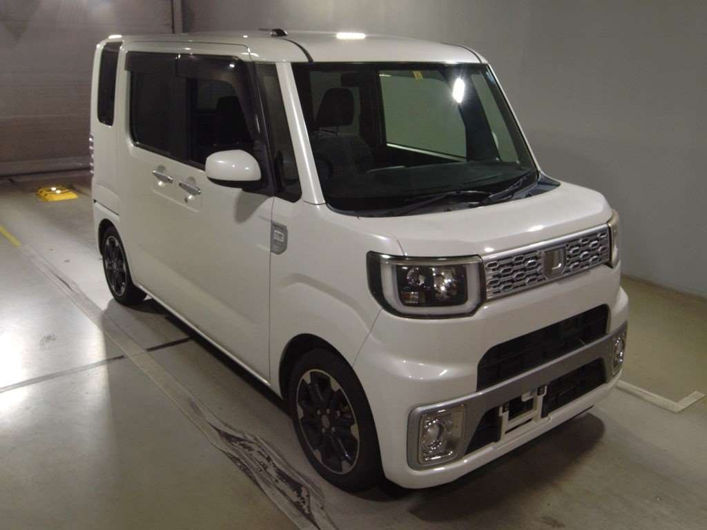 2015 Daihatsu Wake LA700S[2]