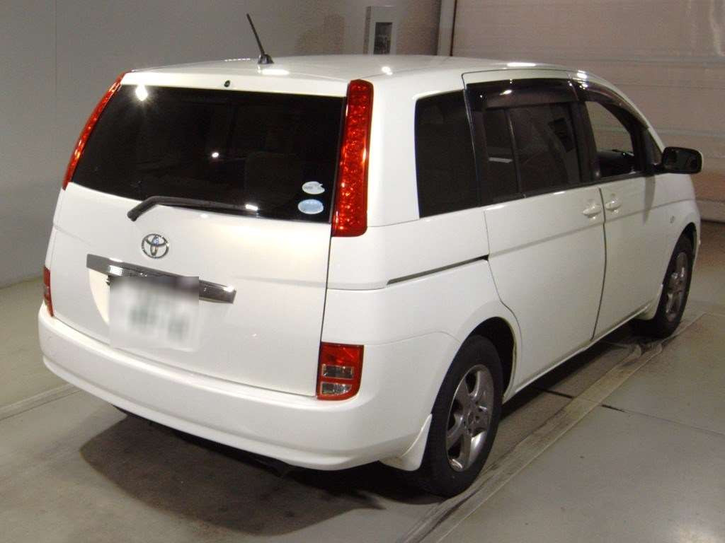 2005 Toyota Isis ZNM10G[1]