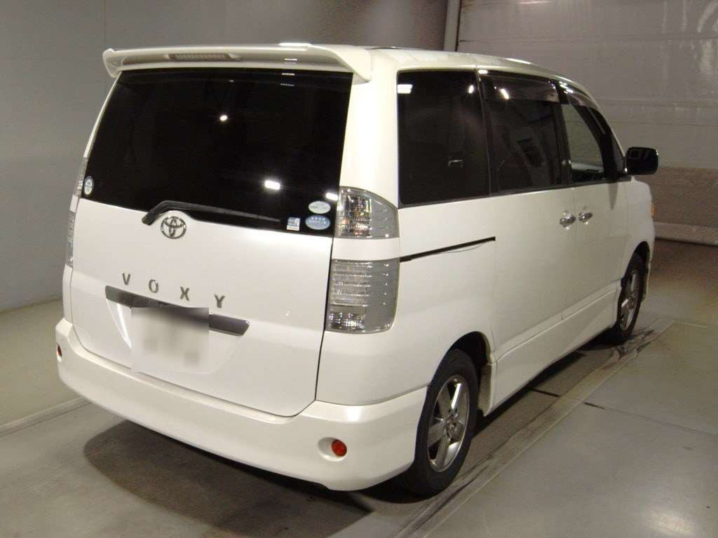 2005 Toyota Voxy AZR60G[1]