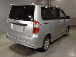 2007 Toyota Noah