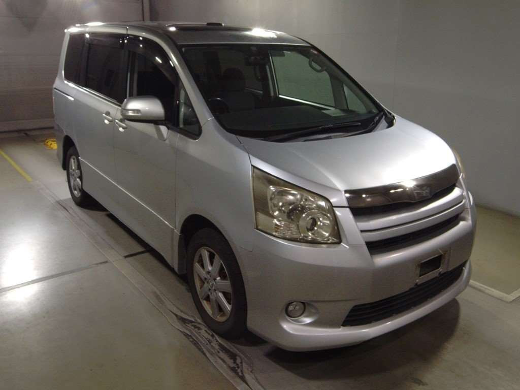 2007 Toyota Noah ZRR75W[2]