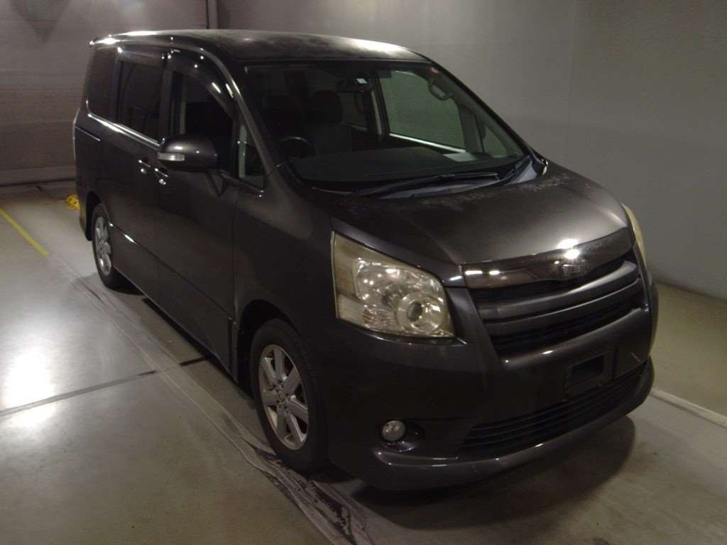 2008 Toyota Noah ZRR70W[2]