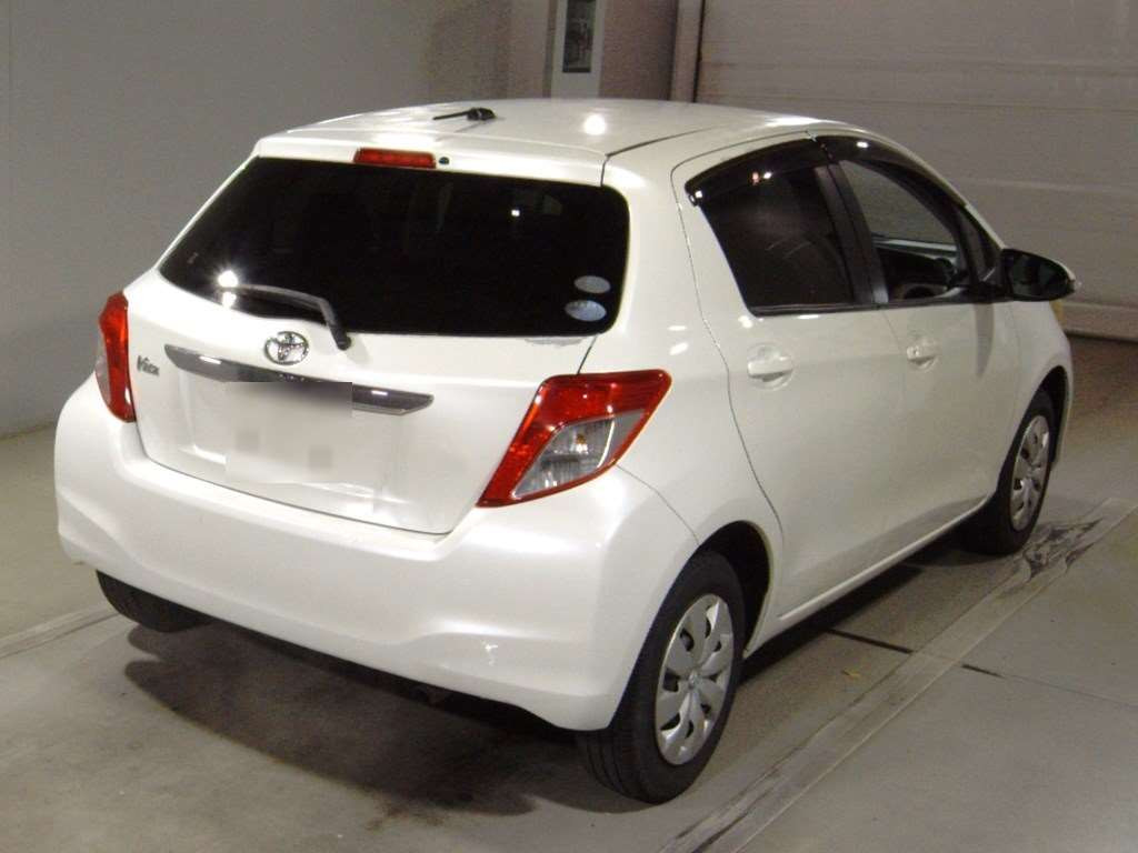 2011 Toyota Vitz NSP130[1]