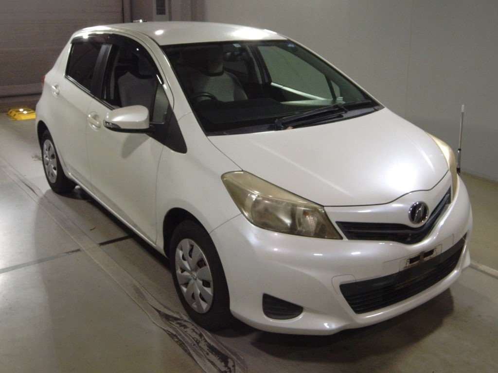 2011 Toyota Vitz NSP130[2]