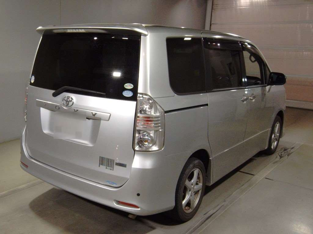 2009 Toyota Voxy ZRR70W[1]