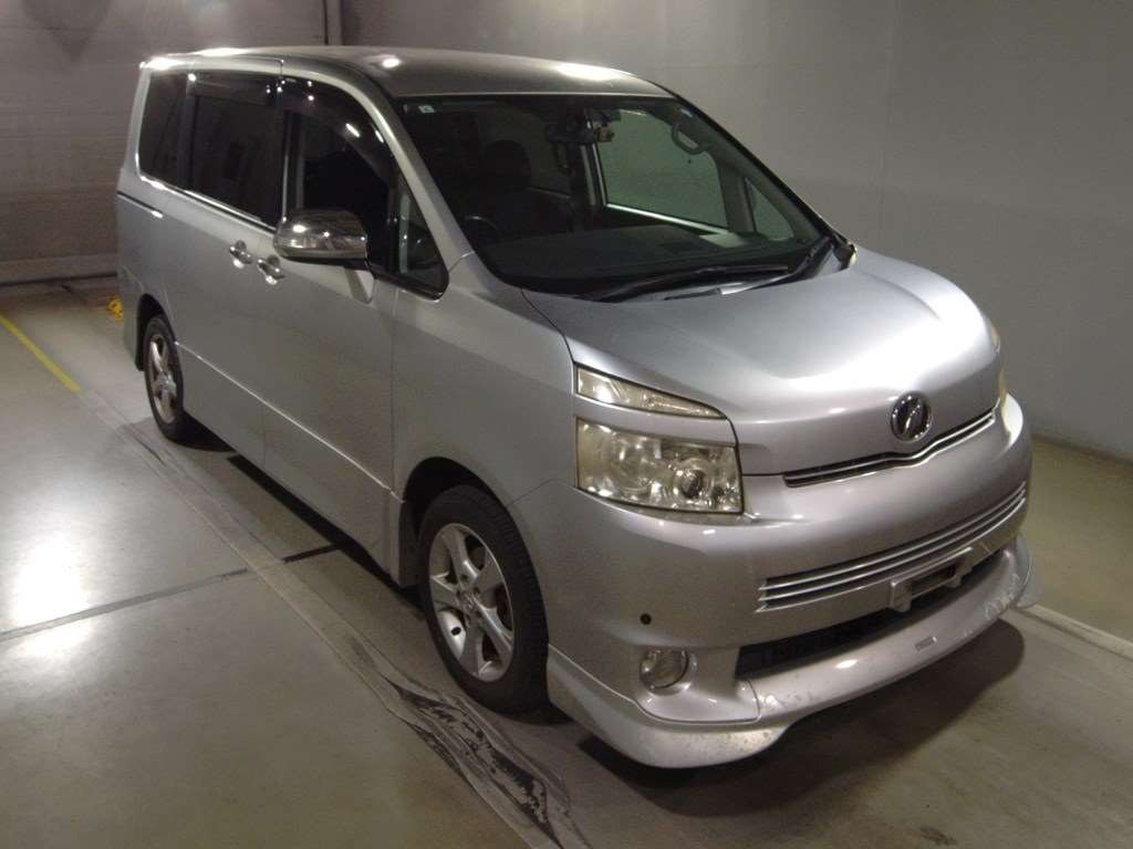 2009 Toyota Voxy ZRR70W[2]