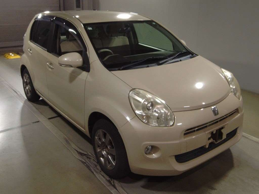 2010 Toyota Passo KGC30[2]