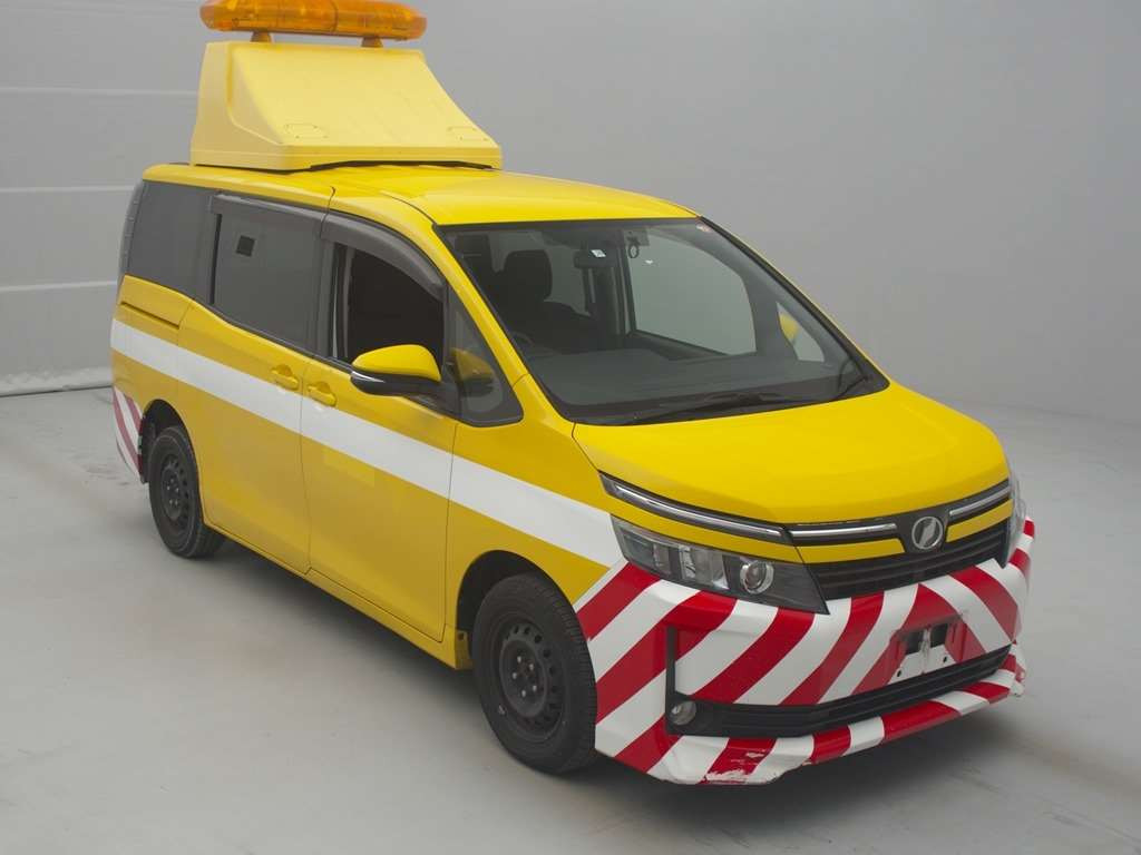 2016 Toyota Voxy ZRR85G[2]