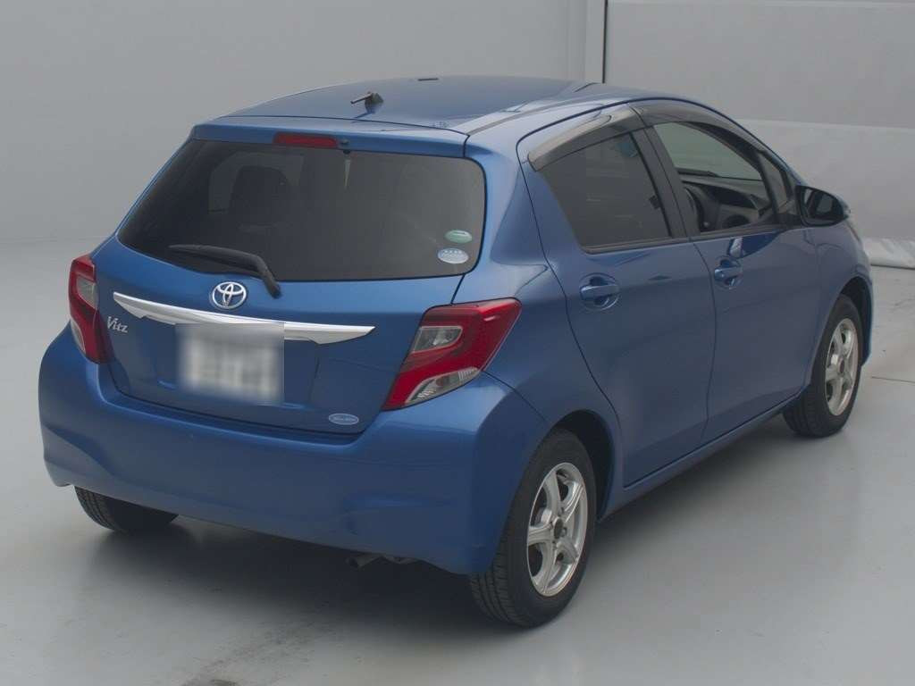 2015 Toyota Vitz KSP130[1]