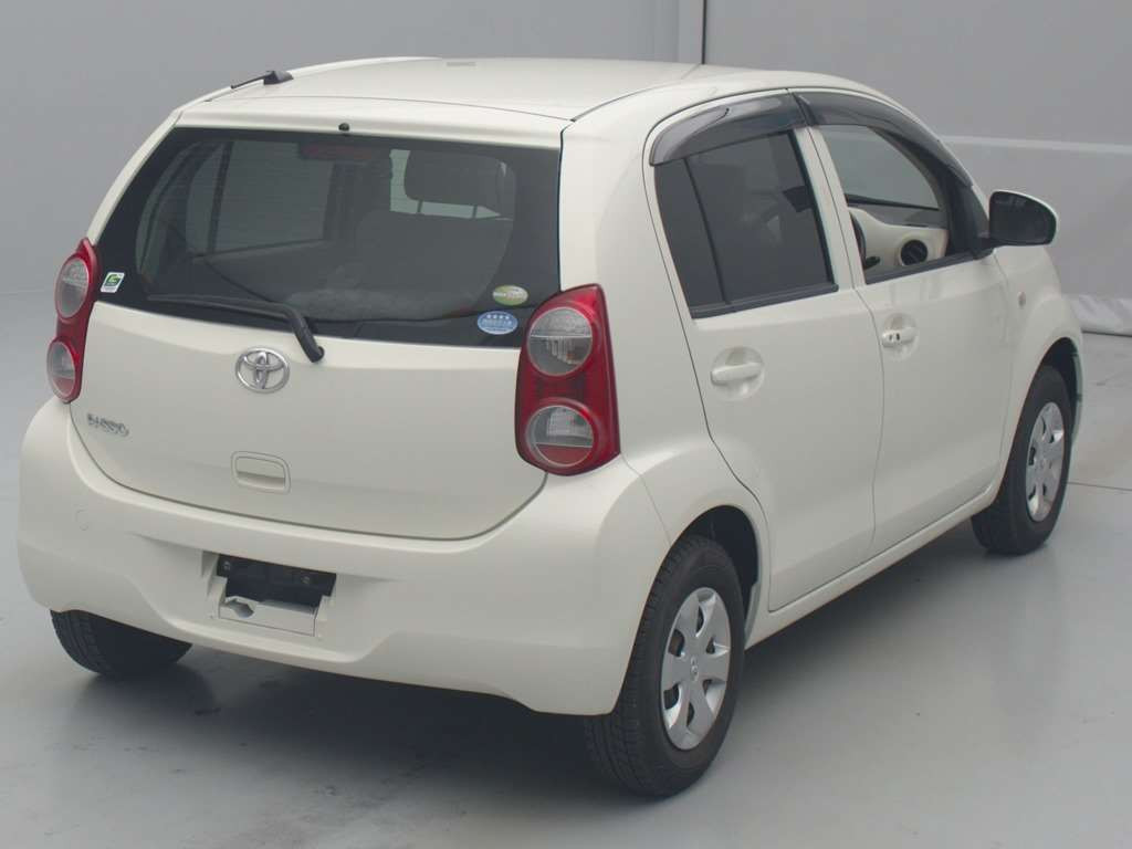 2011 Toyota Passo KGC30[1]