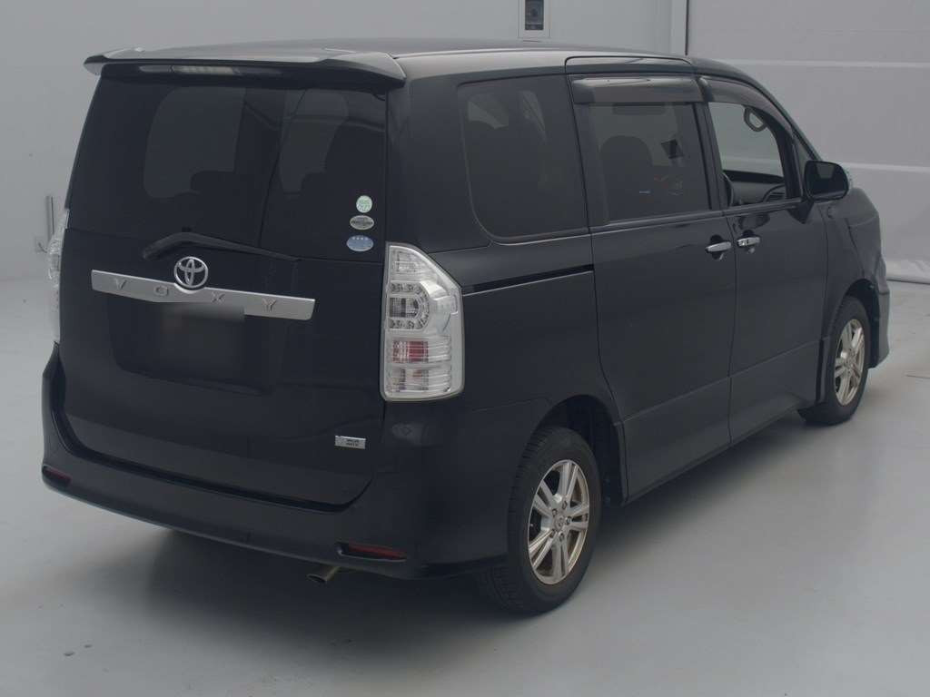 2011 Toyota Voxy ZRR75W[1]