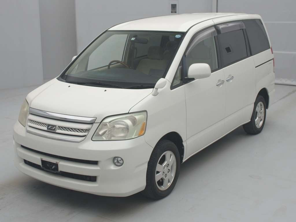 2005 Toyota Noah AZR65G[0]