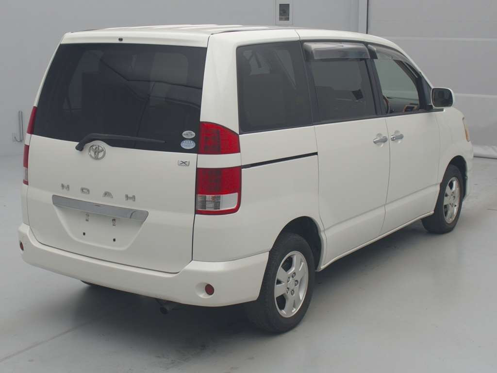 2005 Toyota Noah AZR65G[1]