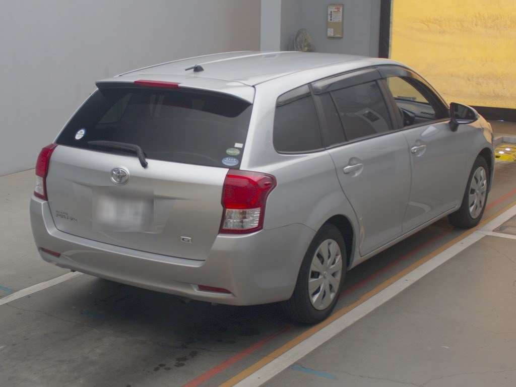 2013 Toyota Corolla Fielder NZE161G[1]