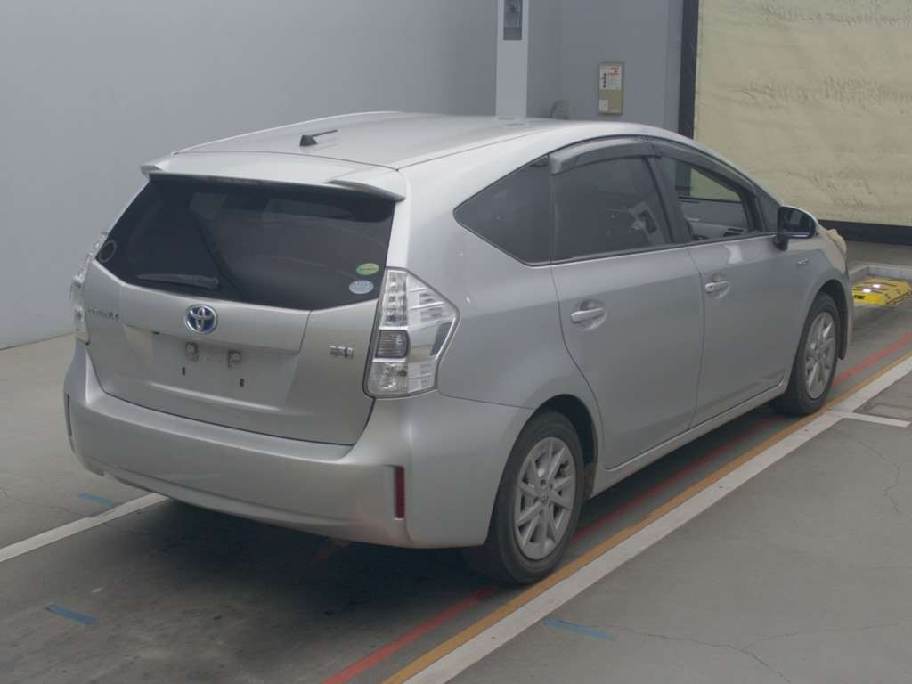 2014 Toyota Prius alpha ZVW41W[1]