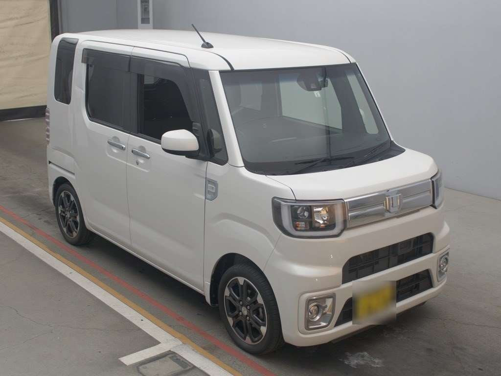 2017 Daihatsu Wake LA700S[2]