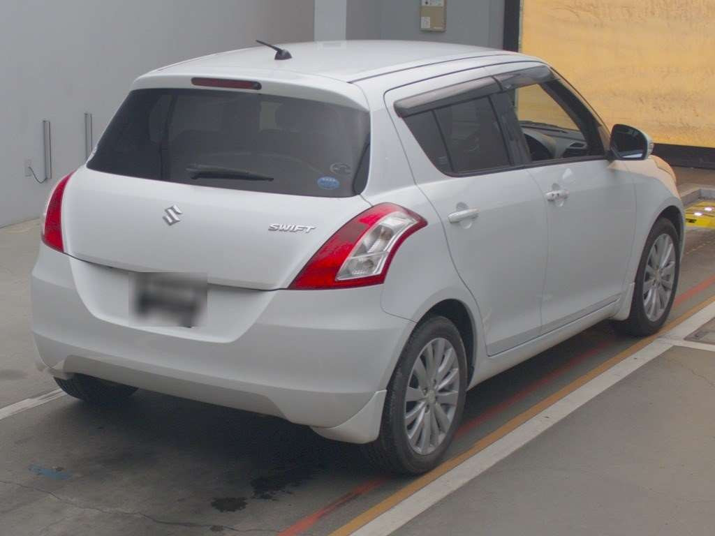 2011 Suzuki Swift ZC72S[1]