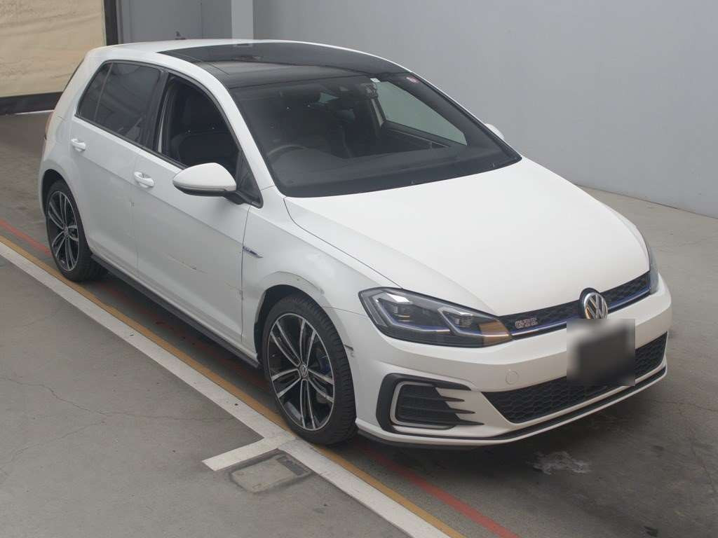 2017 Volkswagen Golf GTE AUCUK[2]