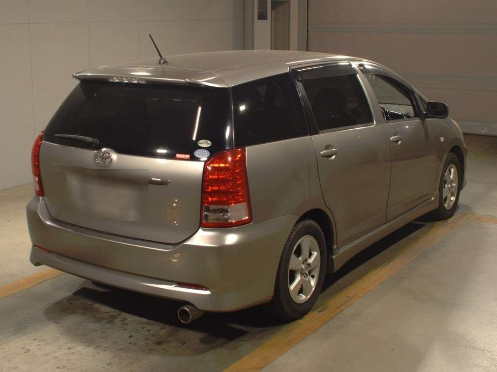 2005 Toyota Wish ZNE10G[1]