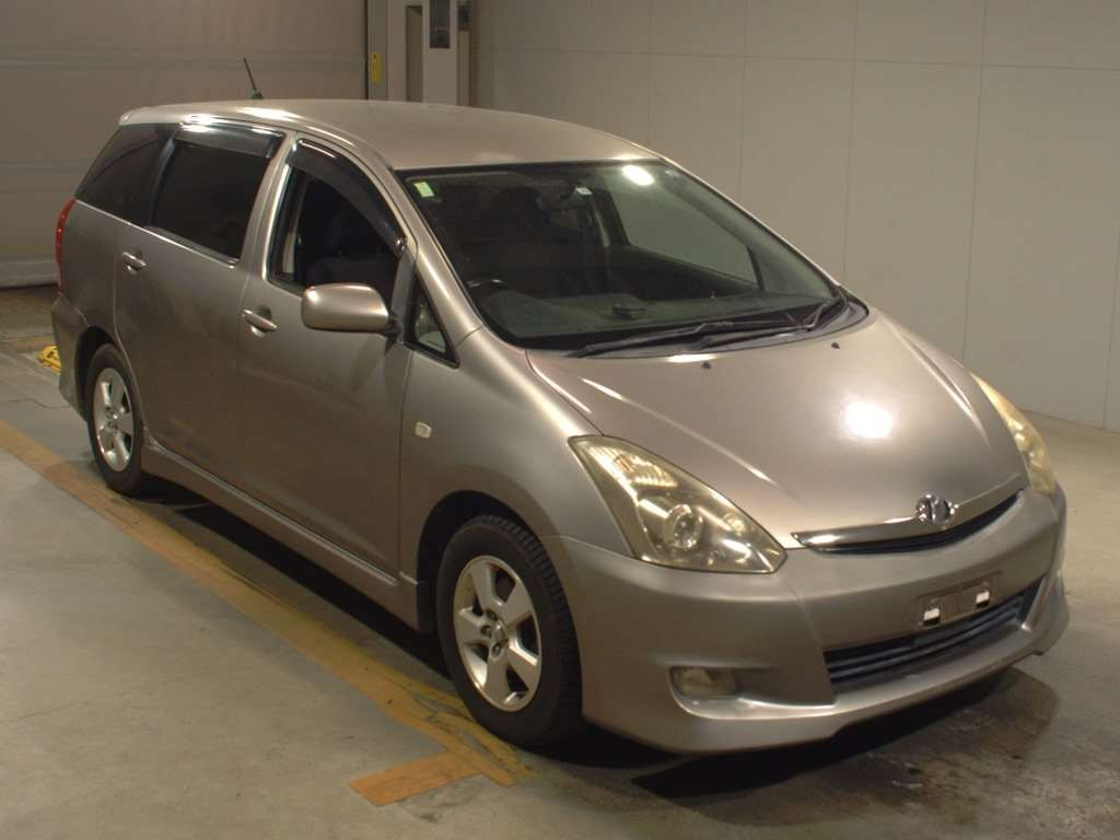 2005 Toyota Wish ZNE10G[2]