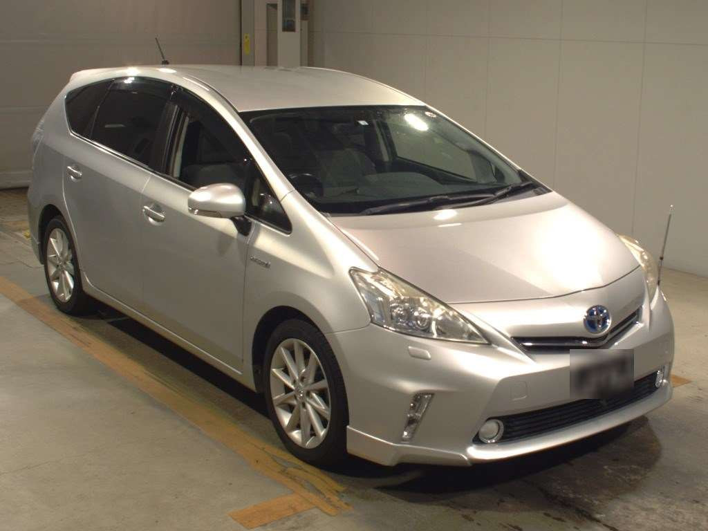 2012 Toyota Prius alpha ZVW41W[2]