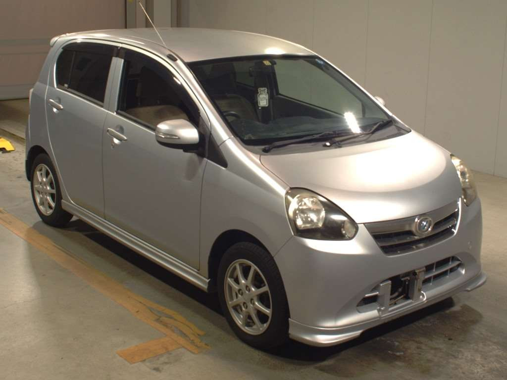 2011 Daihatsu Mira es LA300S[2]