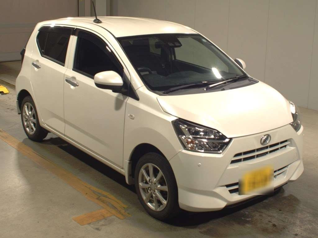 2017 Daihatsu Mira es LA360S[2]