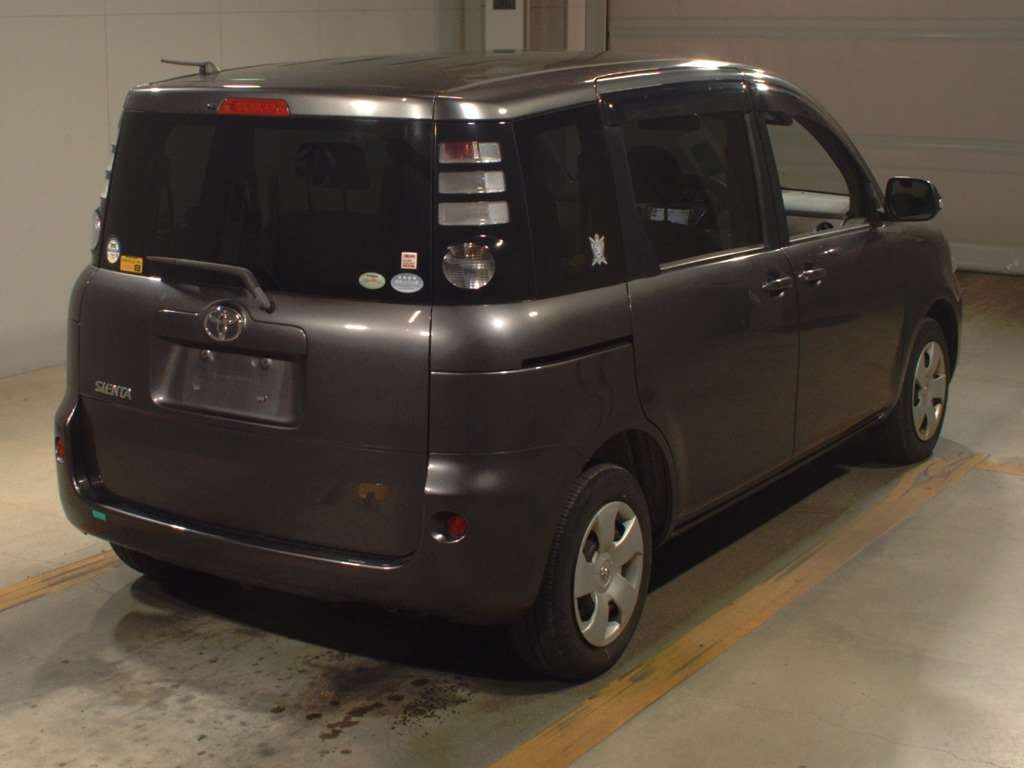 2010 Toyota Sienta NCP81G[1]