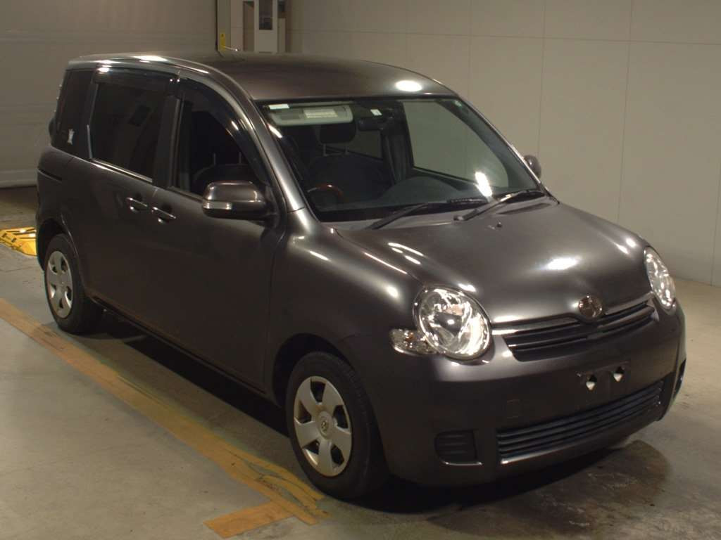 2010 Toyota Sienta NCP81G[2]