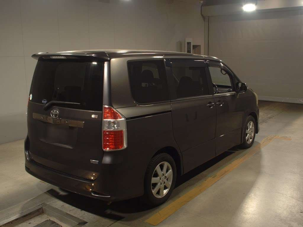 2009 Toyota Noah ZRR70W[1]