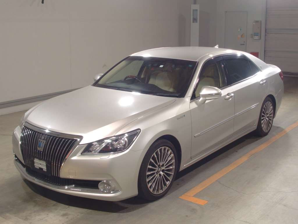 2018 Toyota Crown Majesta GWS214[0]