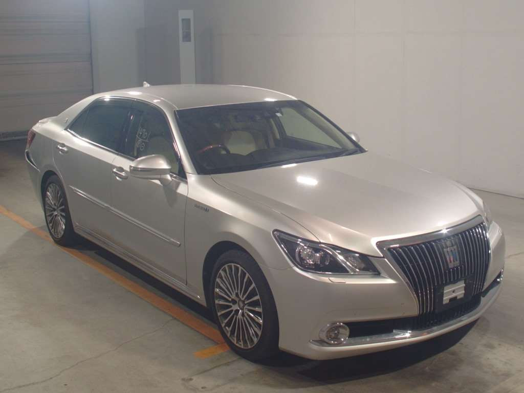 2018 Toyota Crown Majesta GWS214[2]