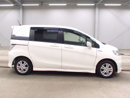 2013 Honda Freed spike hybrid