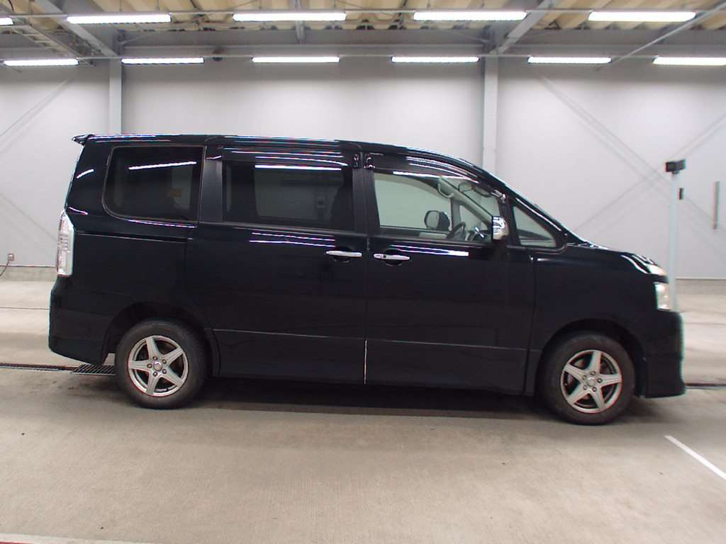 2009 Toyota Voxy ZRR75W[2]